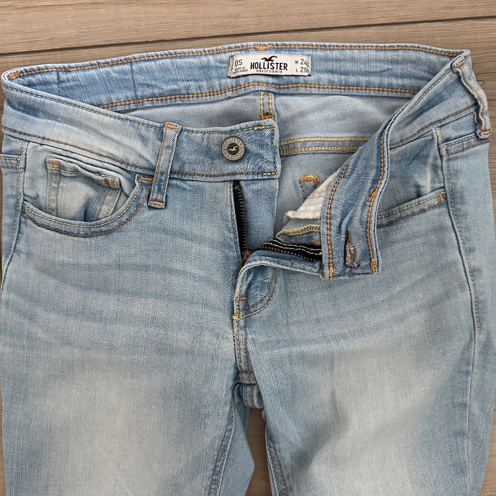 Light wash Hollister fitted jeans